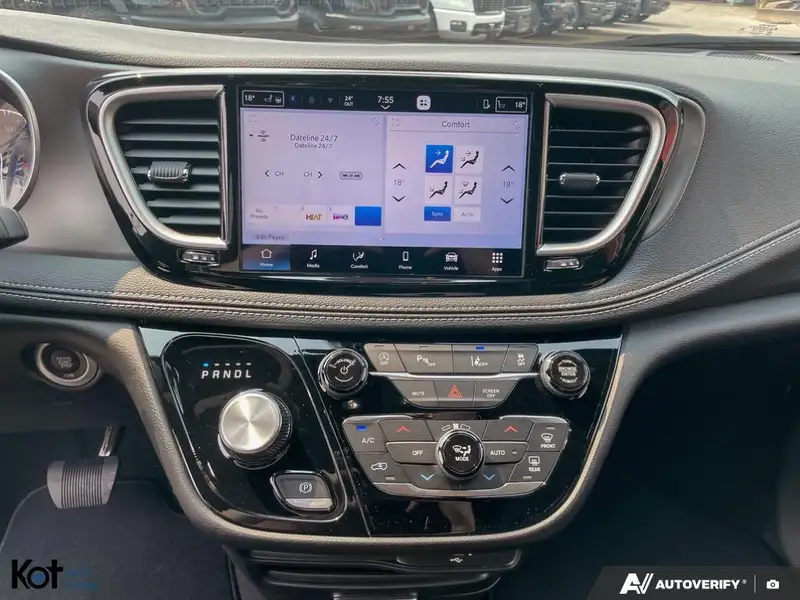 2027 Chrysler Pacifica SELECT, černá, 11 km, dovoz Kanada — foto 11 z 12