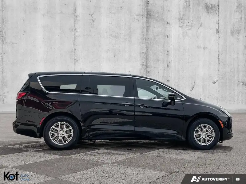 2027 Chrysler Pacifica SELECT, černá, 11 km, dovoz Kanada — foto 4 z 12