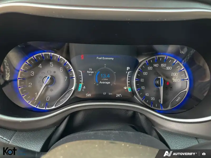 2027 Chrysler Pacifica SELECT, černá, 11 km, dovoz Kanada — foto 9 z 12