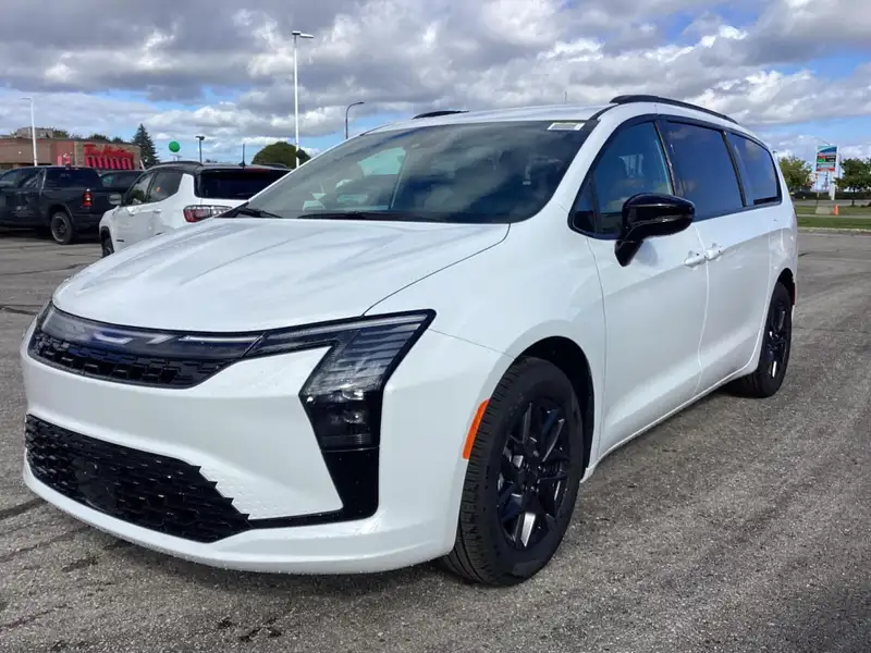 2027 Chrysler Pacifica Select, bílá, 0 km, dovoz Kanada — foto 2 z 12