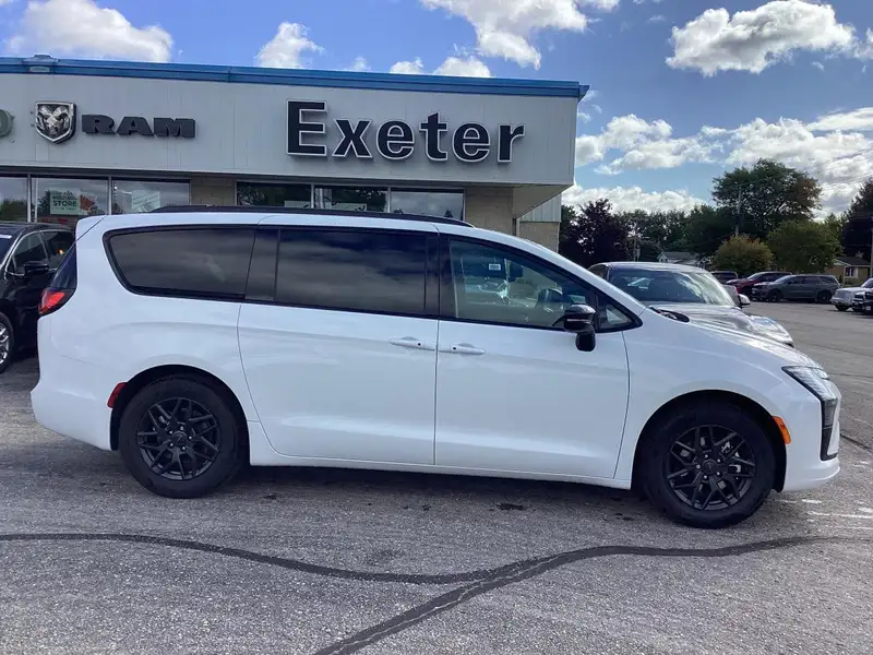 2027 Chrysler Pacifica Select, bílá, 0 km, dovoz Kanada — foto 4 z 12