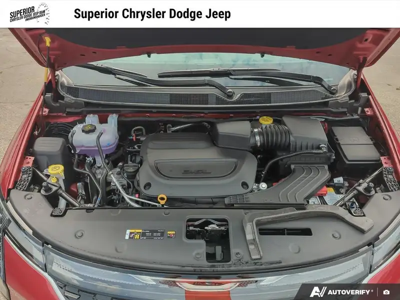 2027 Chrysler Pacifica Select, červená, dovoz Kanada — foto 10 z 12