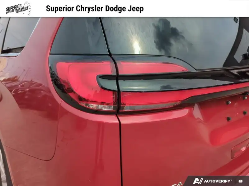 2027 Chrysler Pacifica Select, červená, dovoz Kanada — foto 11 z 12