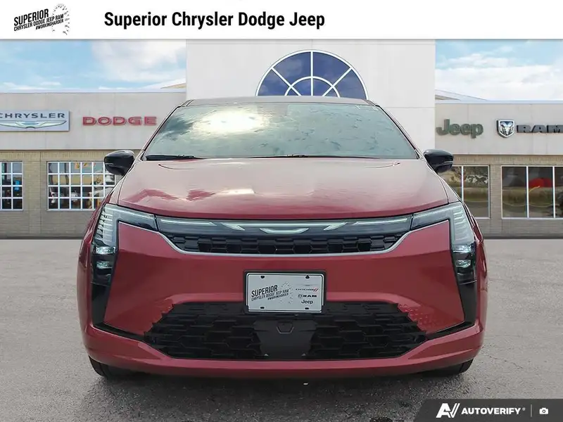 2027 Chrysler Pacifica Select, červená, dovoz Kanada — foto 2 z 12