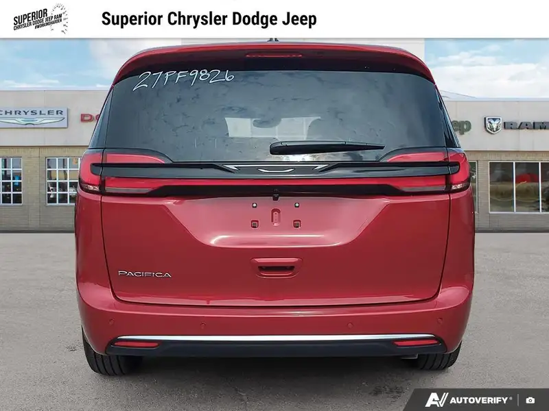 2027 Chrysler Pacifica Select, červená, dovoz Kanada — foto 5 z 12