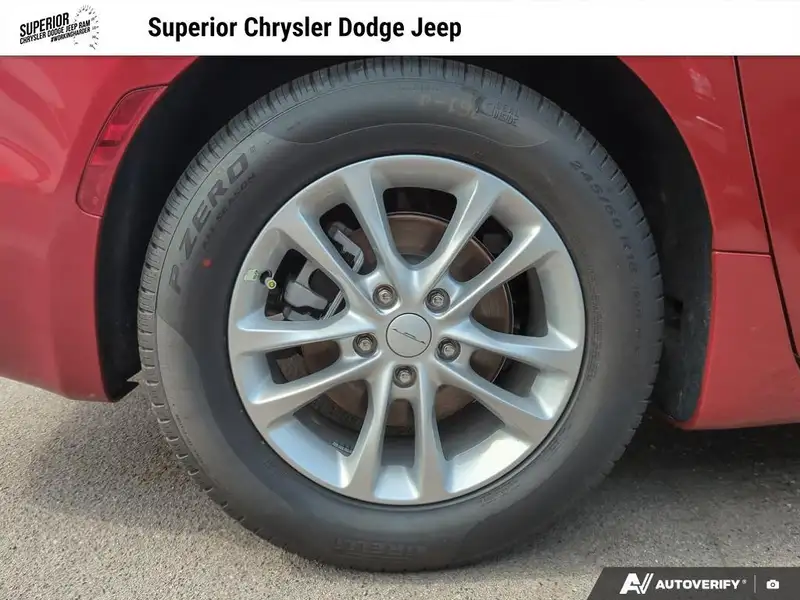 2027 Chrysler Pacifica Select, červená, dovoz Kanada — foto 6 z 12