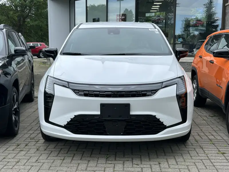 2027 Chrysler Pacifica Select AWD, bílá, dovoz Kanada — foto 2 z 3