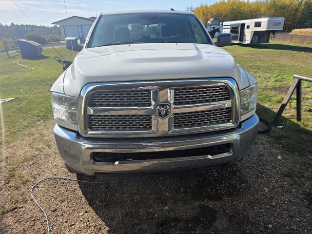 2013 RAM 2500 ST, bílá, 270 000 km, dovoz Kanada — foto 2 z 5