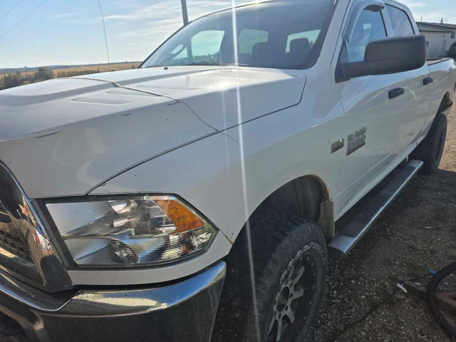 2013 RAM 2500 ST, bílá, 270 000 km, dovoz Kanada — foto 3 z 5