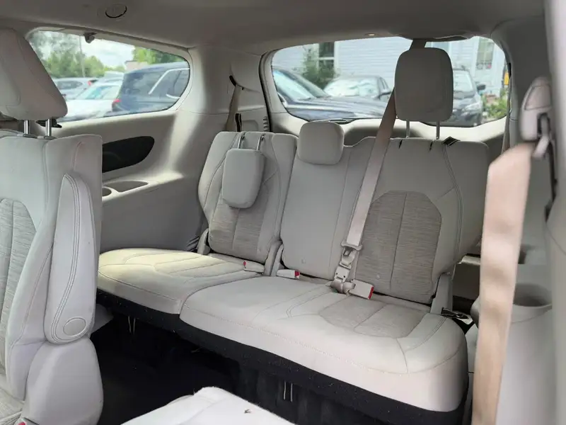 2018 Chrysler Pacifica Touring Plus, červená, 147 950 km, dovoz Kanada — foto 12 z 12