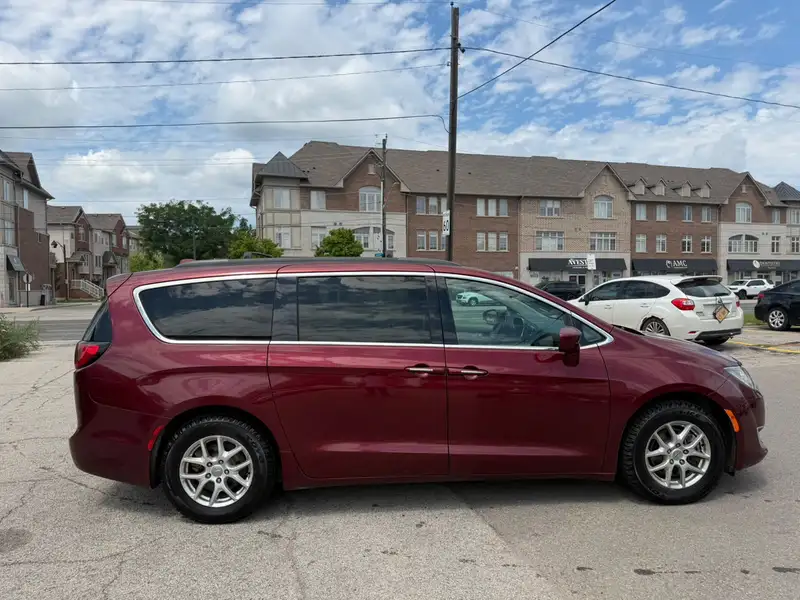 2018 Chrysler Pacifica Touring Plus, červená, 147 950 km, dovoz Kanada — foto 4 z 12