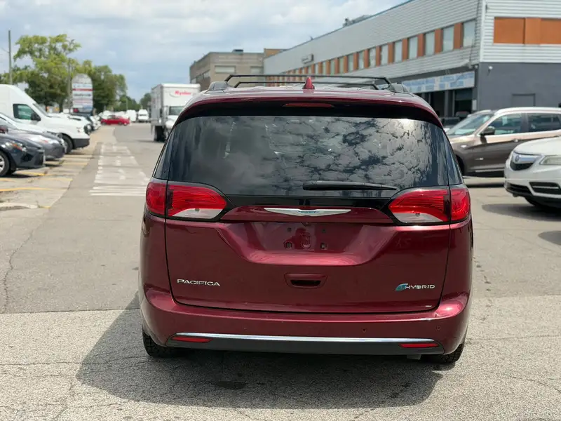 2018 Chrysler Pacifica Touring Plus, červená, 147 950 km, dovoz Kanada — foto 6 z 12
