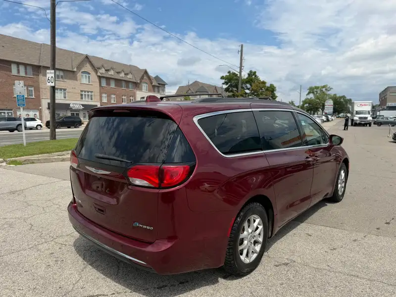 2018 Chrysler Pacifica Touring Plus, červená, 147 950 km, dovoz Kanada — foto 7 z 12
