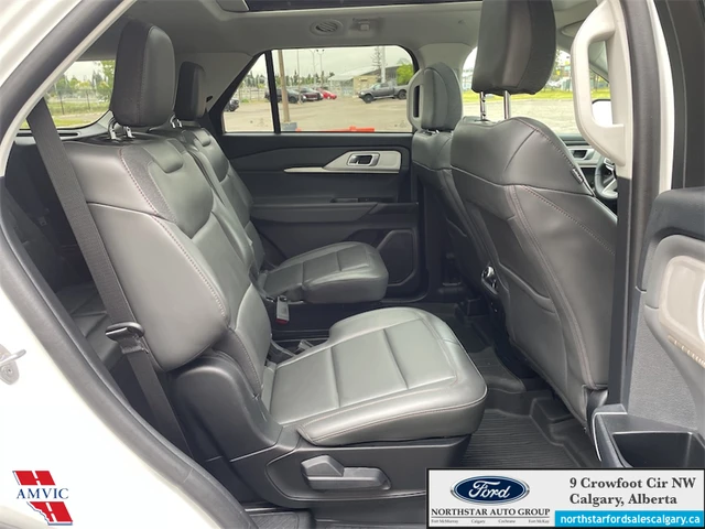 2025 Ford Explorer Active, bílá, 11 405 km, dovoz Kanada — foto 12 z 20