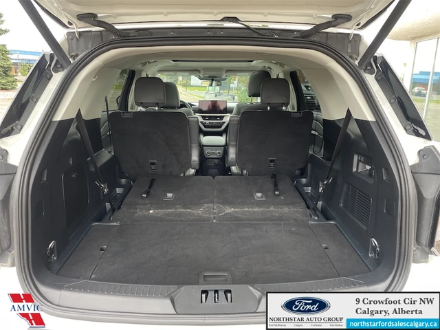 2025 Ford Explorer Active, bílá, 11 405 km, dovoz Kanada — foto 14 z 20
