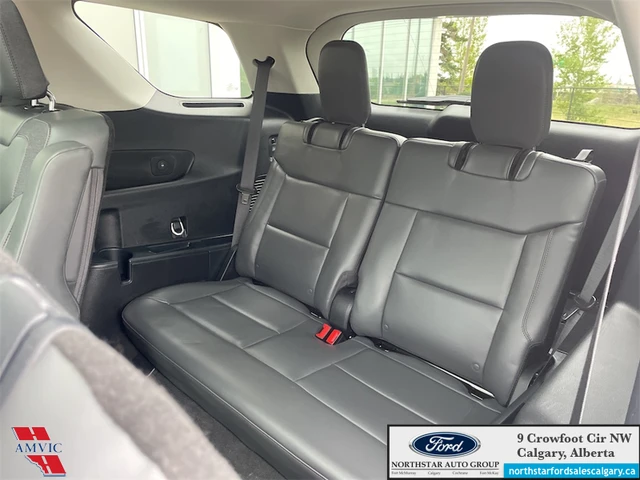 2025 Ford Explorer Active, bílá, 11 405 km, dovoz Kanada — foto 15 z 20