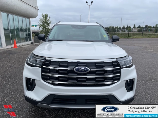 2025 Ford Explorer Active, bílá, 11 405 km, dovoz Kanada — foto 2 z 20
