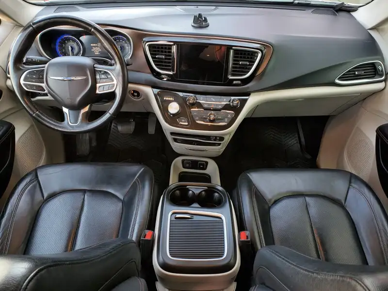 2017 Chrysler Pacifica Touring-L Plus, bílá, 152 584 km, dovoz Kanada — foto 9 z 12