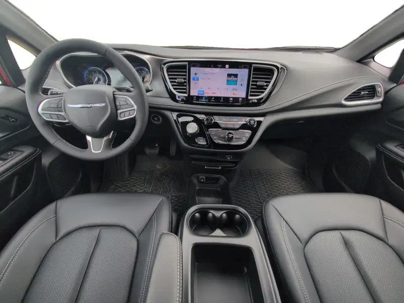 2026 Chrysler Pacifica Select, červená, 2 582 km, dovoz Kanada — foto 10 z 12