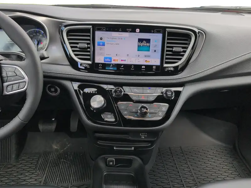 2026 Chrysler Pacifica Select, červená, 2 582 km, dovoz Kanada — foto 11 z 12