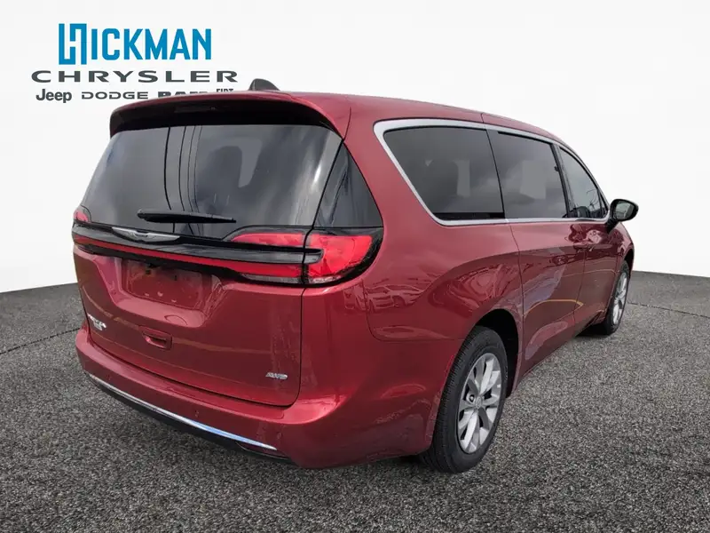 2026 Chrysler Pacifica Select, červená, 2 582 km, dovoz Kanada — foto 5 z 12
