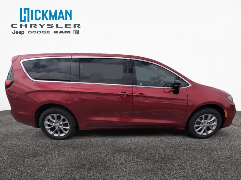 2026 Chrysler Pacifica Select, červená, 2 582 km, dovoz Kanada — foto 6 z 12