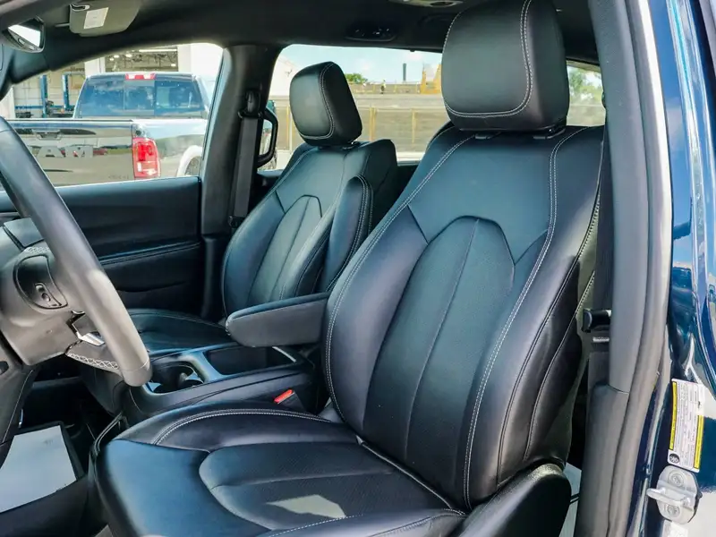 2025 Chrysler Pacifica Select, modrá, 39 471 km, dovoz Kanada — foto 11 z 12