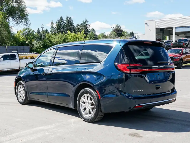 2025 Chrysler Pacifica Select, modrá, 39 471 km, dovoz Kanada — foto 4 z 12