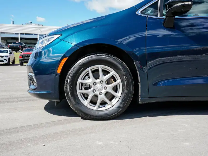 2025 Chrysler Pacifica Select, modrá, 39 471 km, dovoz Kanada — foto 7 z 12