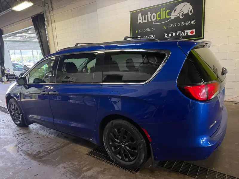 2019 Chrysler Pacifica, modrá, 111 908 km, dovoz Kanada — foto 7 z 12