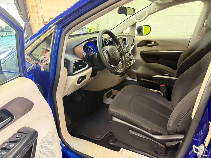 2019 Chrysler Pacifica, modrá, 111 908 km, dovoz Kanada — foto 9 z 12
