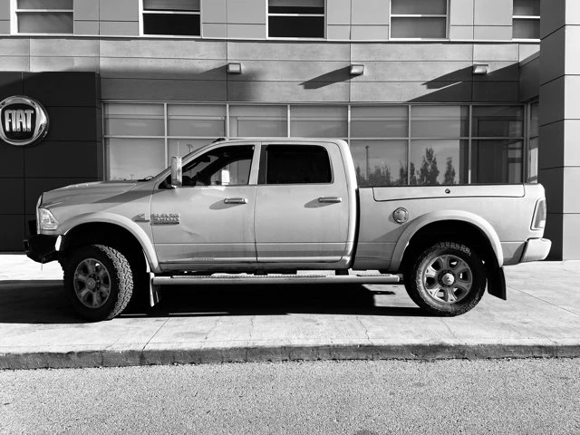 2016 RAM 3500 Longhorn Limited, stříbrná, 242 485 km, dovoz Kanada — foto 2 z 8