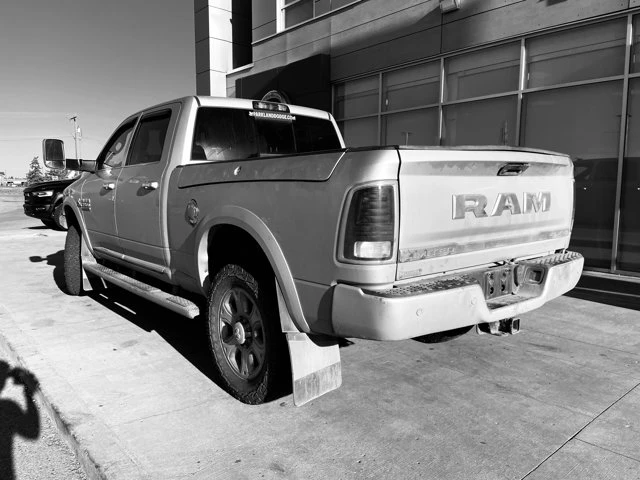 2016 RAM 3500 Longhorn Limited, stříbrná, 242 485 km, dovoz Kanada — foto 4 z 8