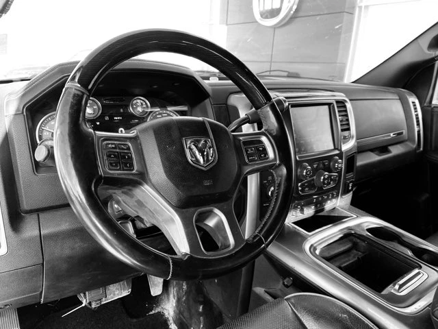 2016 RAM 3500 Longhorn Limited, stříbrná, 242 485 km, dovoz Kanada — foto 7 z 8