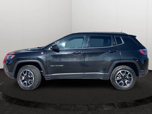 2024 Jeep Compass Trailhawk | Sun, černá, 53 198 km, dovoz Kanada — foto 2 z 20
