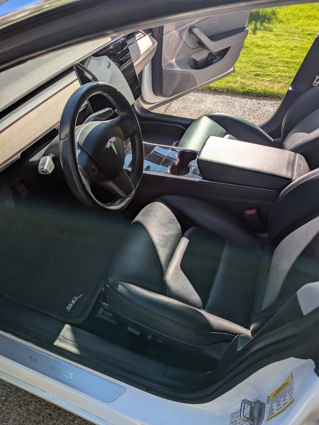 2019 Tesla Model 3 Standard Range Plus, bílá, 139 000 km, dovoz Kanada — foto 3 z 5