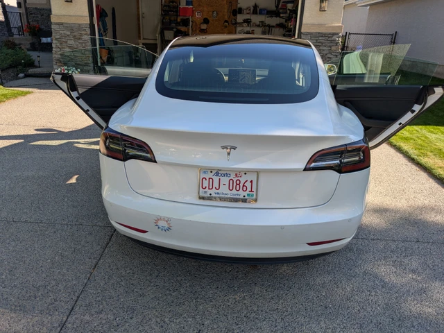 2019 Tesla Model 3 Standard Range Plus, bílá, 139 000 km, dovoz Kanada — foto 5 z 5