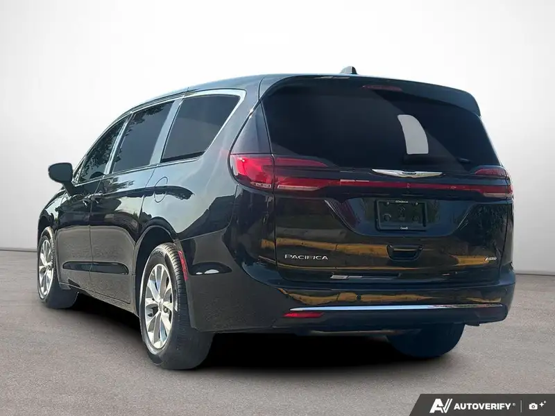 2025 Chrysler Pacifica Select Black, černá, 9 636 km, dovoz Kanada — foto 4 z 12