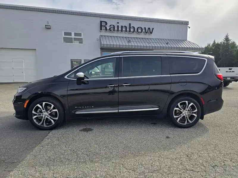 2024 Chrysler Pacifica Pinnacle, černá, 34 626 km, dovoz Kanada — foto 2 z 12