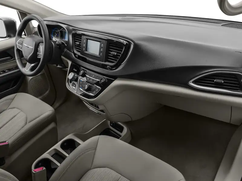 2017 Chrysler Pacifica Touring, černá, 104 807 km, dovoz Kanada — foto 11 z 11