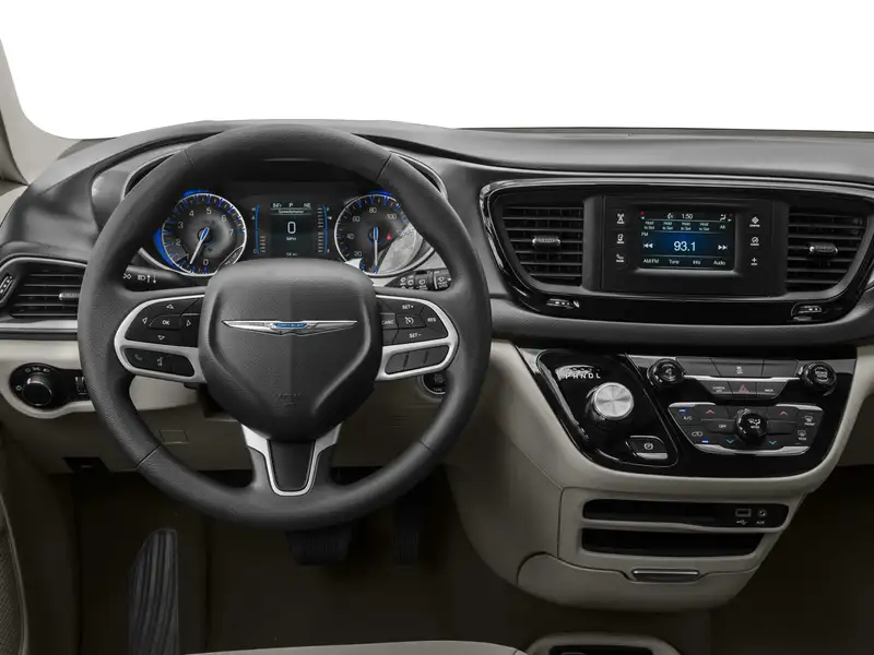 2017 Chrysler Pacifica Touring, černá, 104 807 km, dovoz Kanada — foto 4 z 11