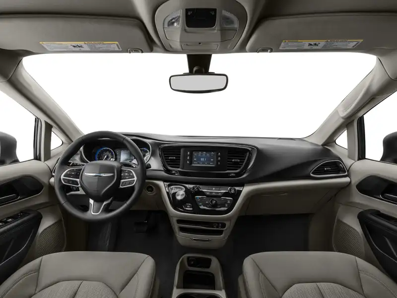 2017 Chrysler Pacifica Touring, černá, 104 807 km, dovoz Kanada — foto 5 z 11