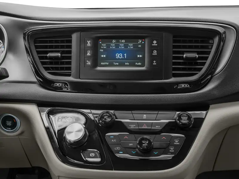 2017 Chrysler Pacifica Touring, černá, 104 807 km, dovoz Kanada — foto 6 z 11