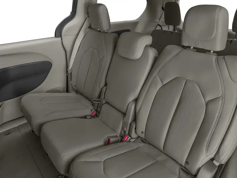 2017 Chrysler Pacifica Touring, černá, 104 807 km, dovoz Kanada — foto 9 z 11