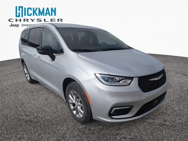 2026 Chrysler Pacifica Select, stříbrná, 7 735 km, dovoz Kanada — foto 7 z 12