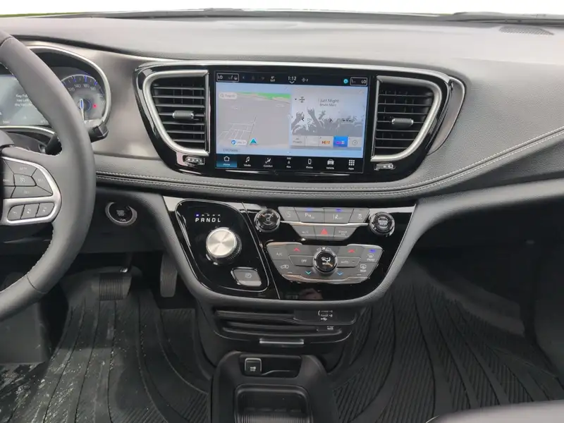 2026 Chrysler Pacifica Select, bílá, 142 km, dovoz Kanada — foto 11 z 12