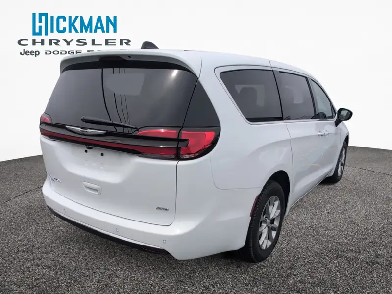2026 Chrysler Pacifica Select, bílá, 142 km, dovoz Kanada — foto 5 z 12