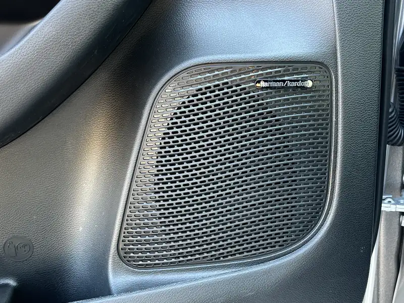 2024 Chrysler Pacifica Select, stříbrná, 10 km, dovoz Kanada — foto 10 z 12