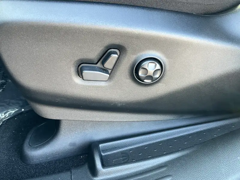 2024 Chrysler Pacifica Select, stříbrná, 10 km, dovoz Kanada — foto 12 z 12