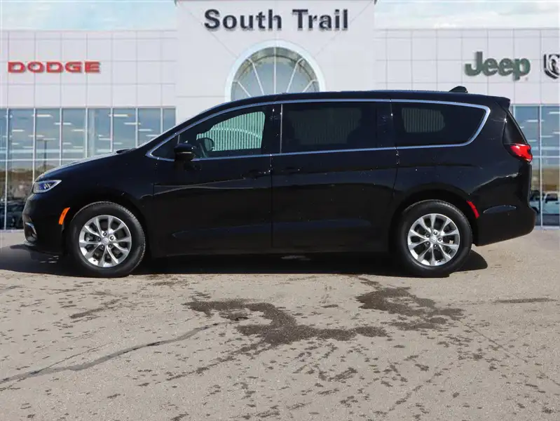 2025 Chrysler Pacifica Select AWD, černá, 12 317 km, dovoz Kanada — foto 3 z 12